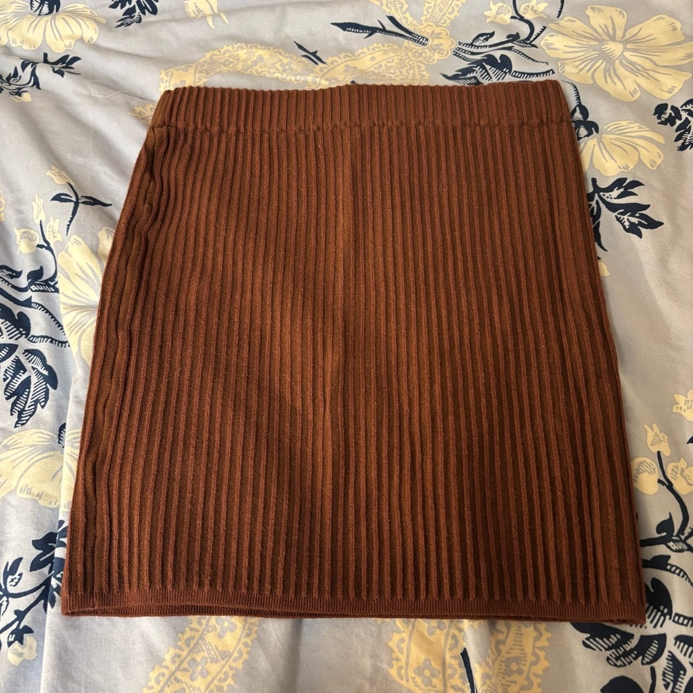 Brown ribbed mini skirt